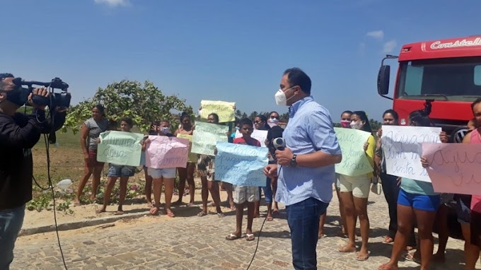 Raphael Silva, Renato Santos e equipe tentam solucionar demandas da população junto a Agespisa em pré-campanha