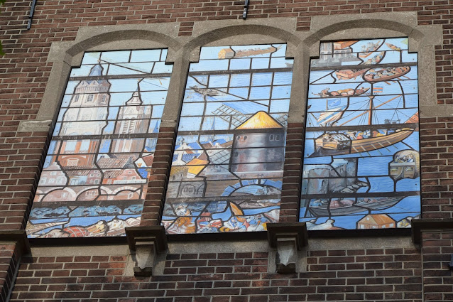 Holandia – Delft, spacer z delfickim fajansem w tle.