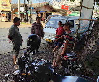 Berikan Pesan Kamtibmas, Bhabinkamtibmas Polsek Ciwandan Polres Cilegon Sambang Tukang Ojek 