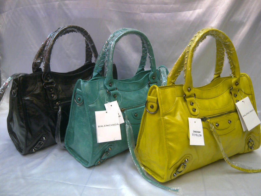 black and green motorcycle Balenciaga MotorCycle uk38x14x27 (black, green, lime) Rp 300.000,-