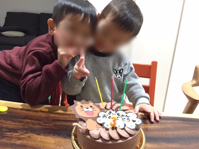 誕生日ケーキは好みのデコをしてあげたい でも時間とお金は節約したい そんな時の裏技は