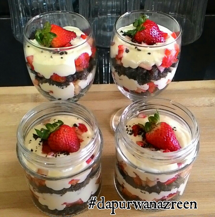 Strawberry Oreo Cheese Trifle  Wan Azreen Blog