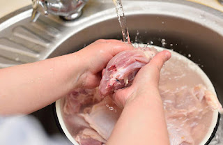 Làm sạch thịt trước khi cất trữ