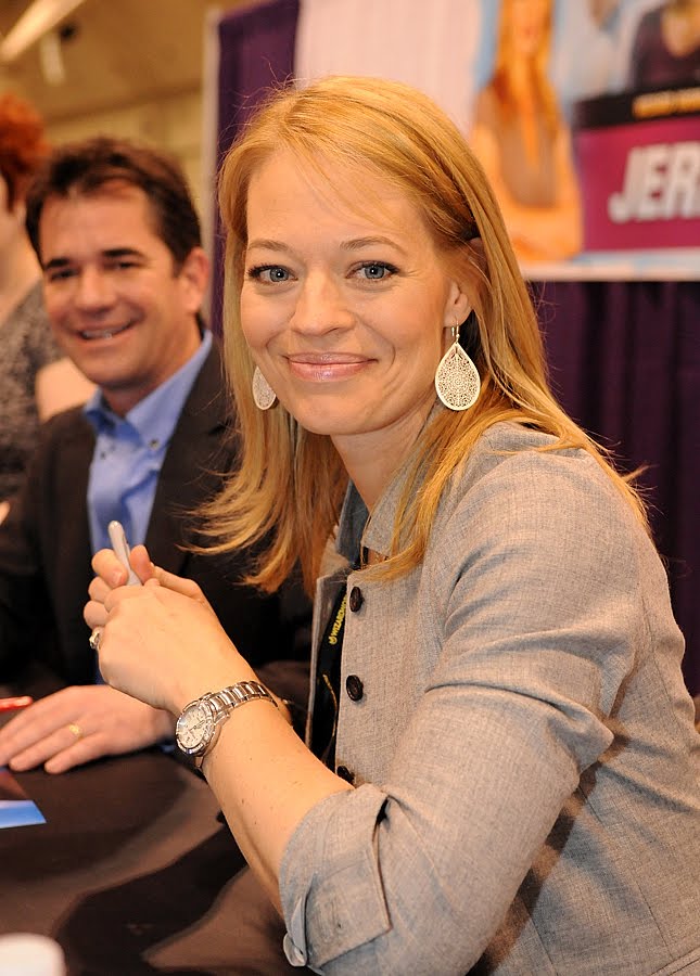  for their chance to meet such stars as Voyagures 7 of 9 Jeri Ryan