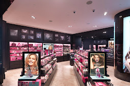 Cosmetics Shop Interior Design