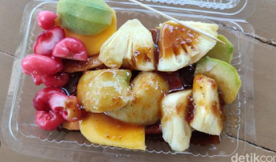 Spice Up Your Day: Authentic Indonesian Rujak Recipe You Must Try!
