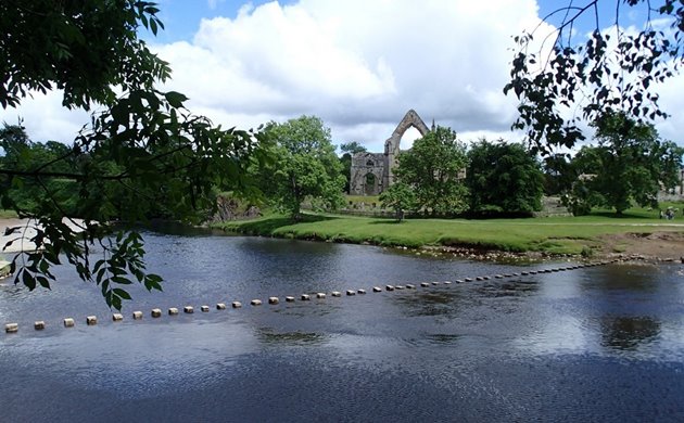 Bolton Strid, Sungai Indah Yang Bisa 'Telan Manusia'