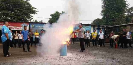 Jelang Libur Samsat Balaraja Gelar Latihan Padamkan Api