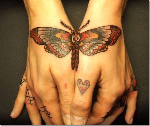 split_papillon_tatouages_sur_la_main