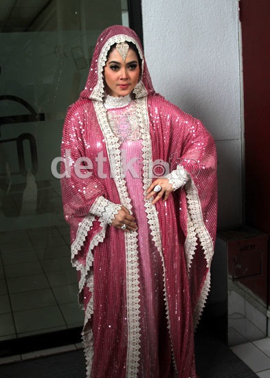 Busana Muslim Artis Indonesia