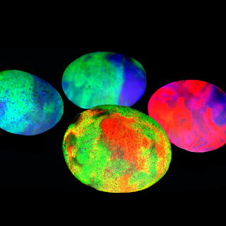 GLOW-IN-THE-DARK EGG DYING- what? My kids are going to flip! #eastereggdyeideas #eastercrafts #eggdecoratingideascreative #glowinthedarkeastereggs #glowingeggs #glowingeaster #easteractivitieskids #neoneastereggs #shavingcreameastereggcoloring