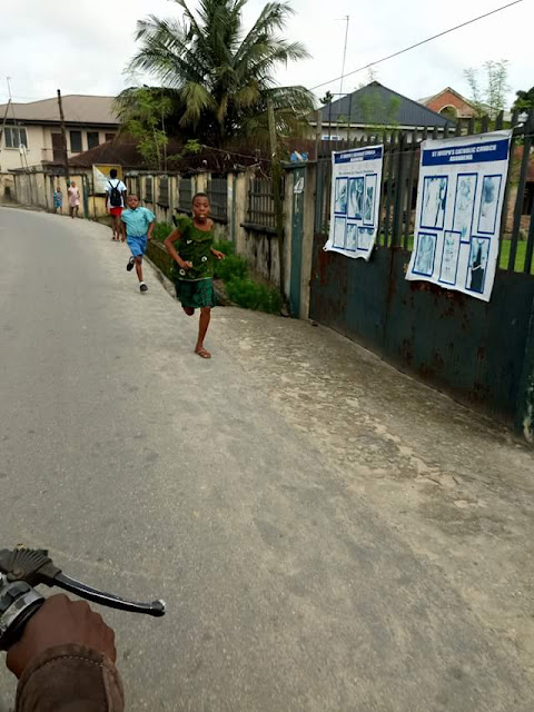 Photos: Commotion in Port Harcourt as students, pupils flee, parents withdraw children after rumours spread that soldiers are injecting monkey pox virus