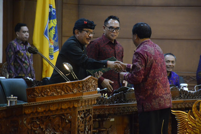   Penyampaian Pandangan Umum Seluruh Fraksi DPRD Bali