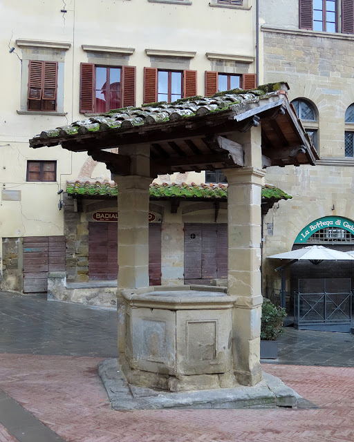 The old well, Piazza Grande, Arezzo
