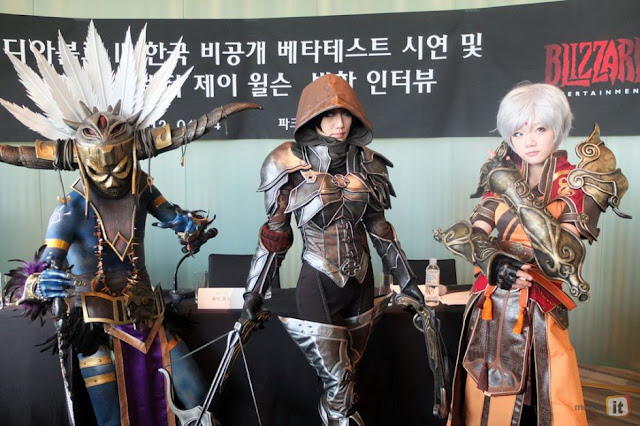 diablo cosplay babes