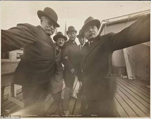 selfie Joseph Byron pada tahun 1909