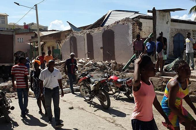 Suben a 304 los muertos por el terremoto en Haití