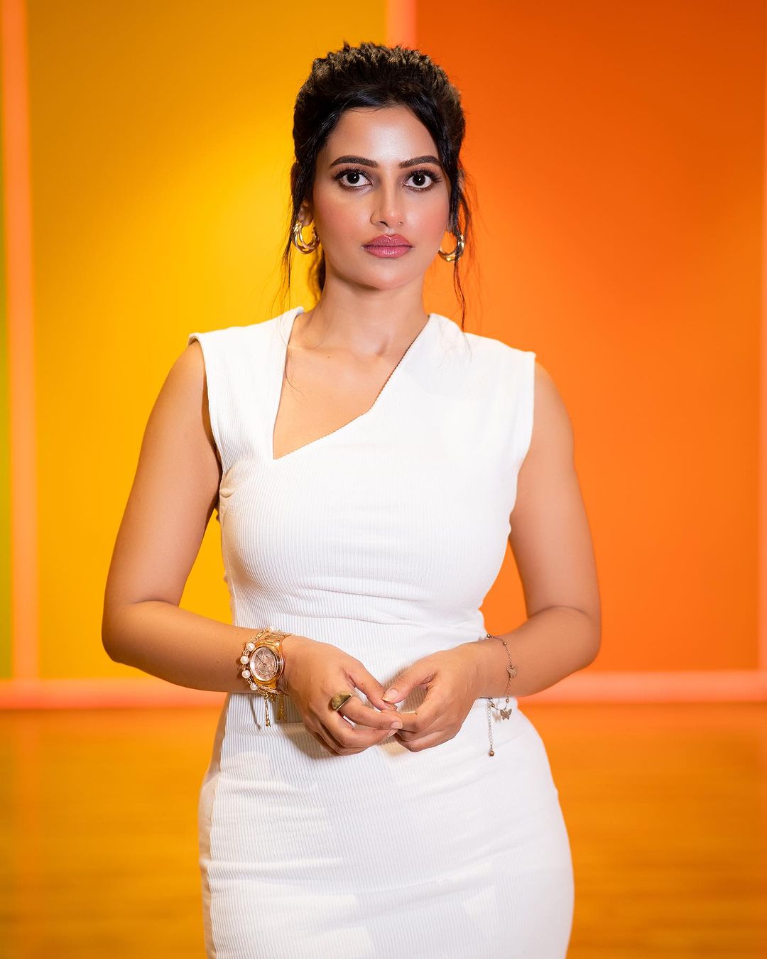 Ushasi-Ray-looks-incredibly-beautiful-in-her-white-party-wear-See-the-pictures-03-Bengalplanet.com