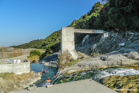 Fonte de águas termais no Desfiladeiro das Termópilas, Grécia