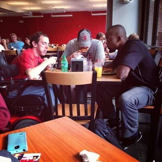 25 Photos Of People Who Will Inspire You - The moment two North Carolina State football players didn't want this student to eat lunch by himself.