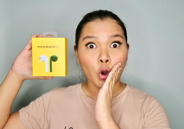 I found a dupe for Apple Airpods for P1,990 only RealMe Buds Air morena Filipina lifestyle blog
