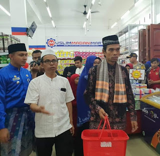 Ustadz Abdul Somad Resmikan Mini Mart Muslim Madani Mart Pekanbaru