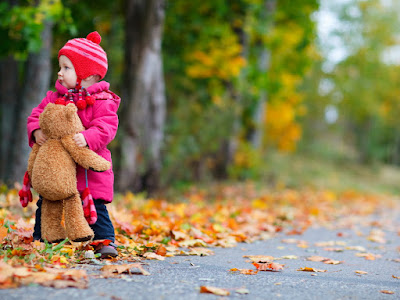 foto de niña con peluche 