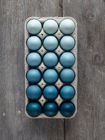 Huevos de pascua decorados con pintura