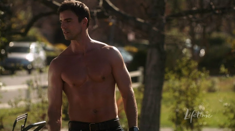 Colin Egglesfield Shirtless in The Client List s1e01