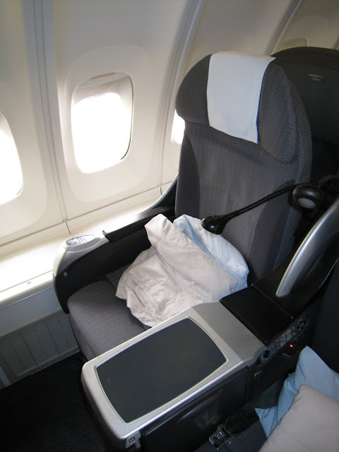 JAL Shell Flat seat on 747-400 upper deck