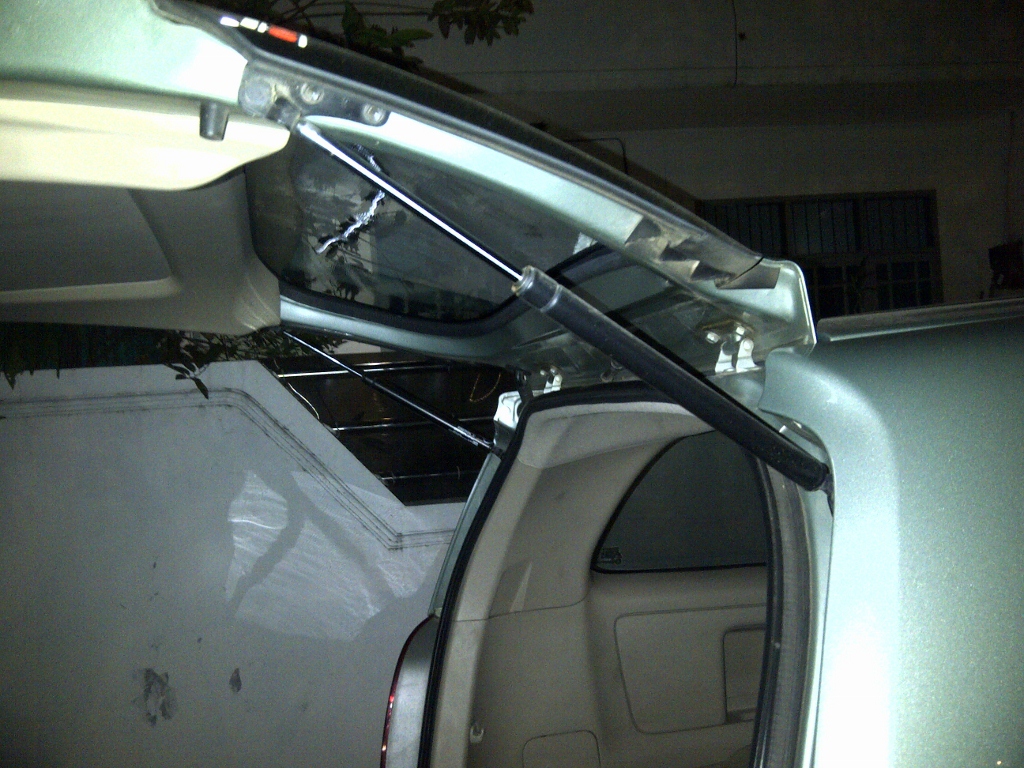  shock bagasi mobil Shock Bagasi PIntu Belakang