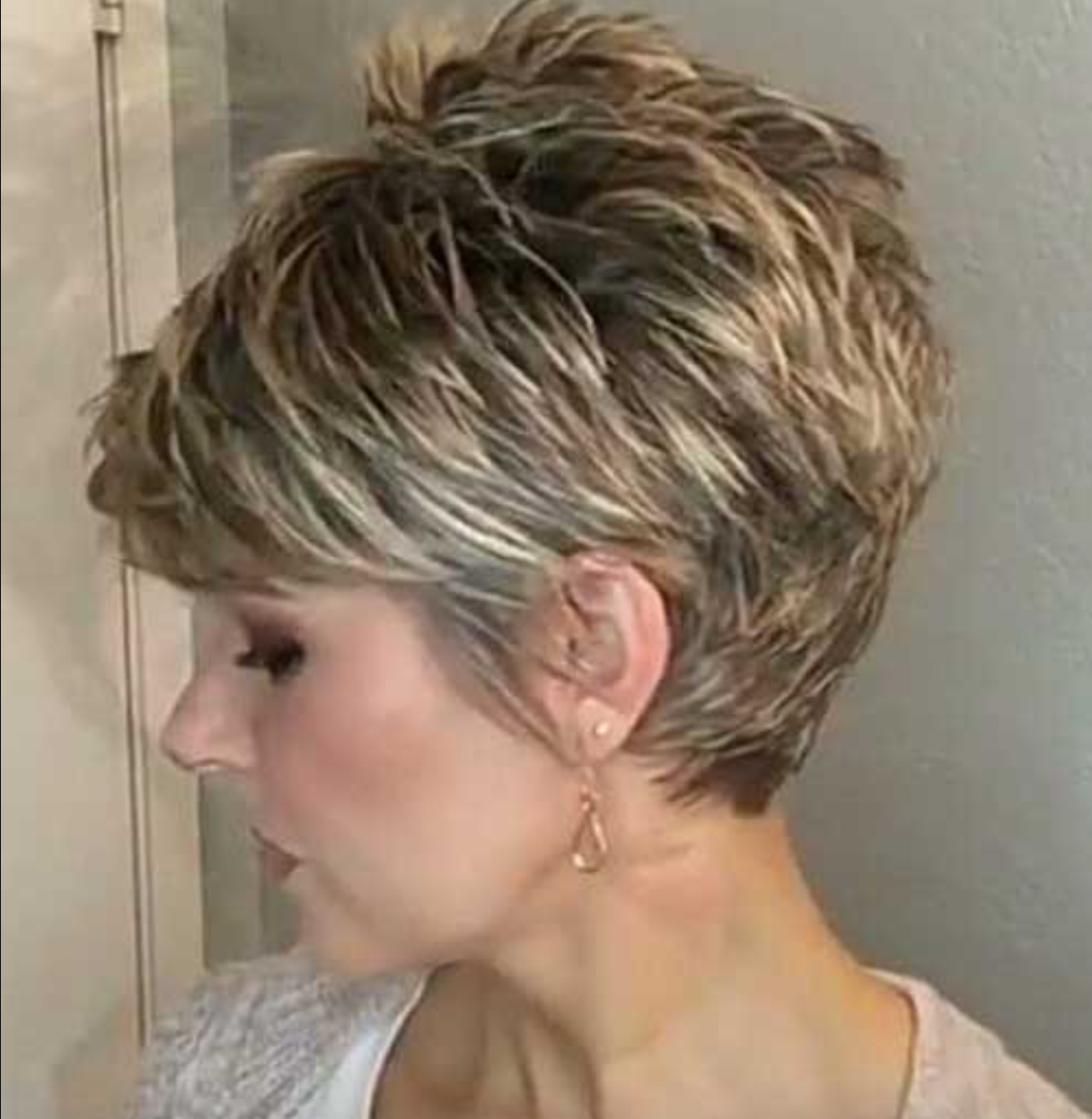 short hairstyles 2023 female over 50 round face