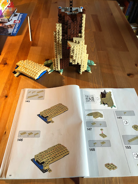 De opbouw van een LEGO-versie van Yoda (Star Wars)