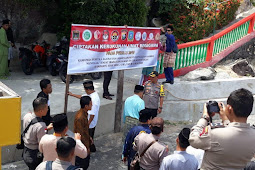 Bupati Anambas dan Unsur FKPD Memasang Spanduk Ciptakan Kerukunan Umat Beragama Pada Pemilu 2019