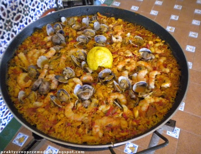 Paella potrawa Hiszpańska