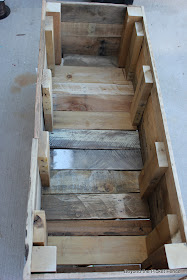 pallet storage bench coffee table http://bec4-beyondthepicketfence.blogspot.com/2012/07/pallet-storage-benchcoffee-table.html