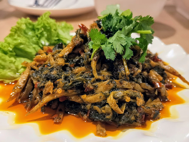 Inle_Myanmar_Restaurant_Burmese_Peninsula_Plaza_Singapore