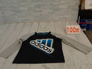 中古品　子供服　１００ｃｍ　adidas　グレー×ブラック　長袖tシャツ　６６０円