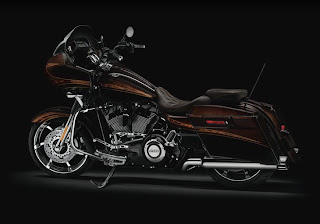 Harley-Davidson CVO Road Glide Custom (2012) Rear Side