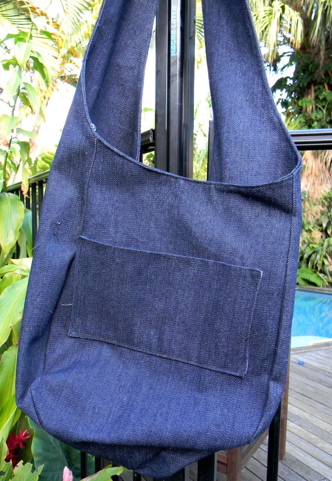 pins  needles - Denim bag in bloom