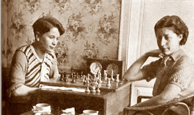 Partida de ajedrez Sonja Graf vs. Montserrat Puigcercós, 1936