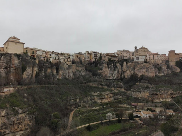 EUROPA: Las Casas Colgadas De Cuenca por Kaiser Solano de Alpargata Viajera.
