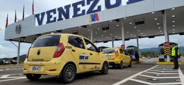 Taxistas colombianos denuncian “matraqueo” militar en Venezuela