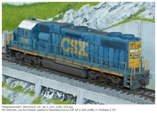 Modelleisenbahn_Bachmann_GP_38-2_CSX_2186_001-004.jpg; Mit Ölfarben und Acrylfarben gealterte Diesellokomotive (GP 38-2 CSX 2186) im Maßstab 1:87. Quelle: Frank-Egon Stoll-Berberich 2017, www.f-es-b.de.