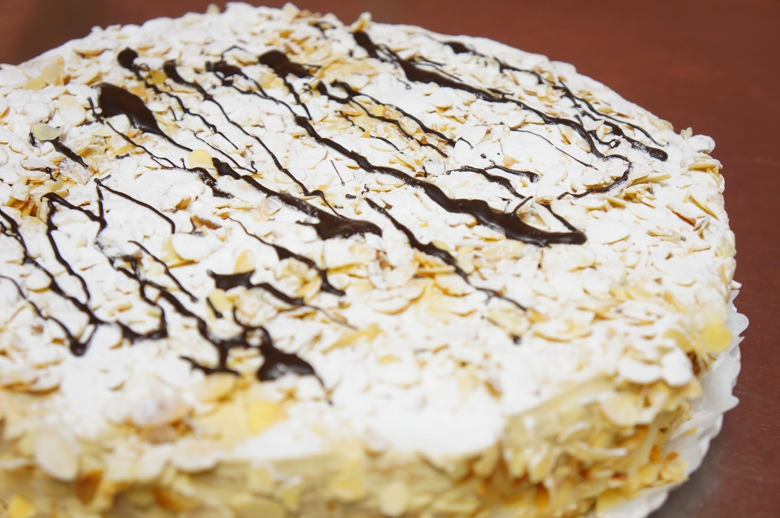 Tarta de crema y almendras