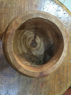 Kondisi lobang pot kayu bulat tanpa sambungan