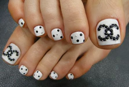 Dots Nail Art