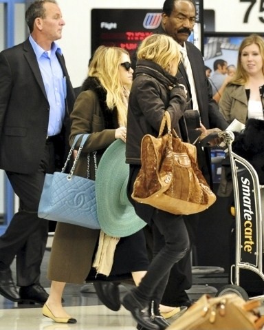 Traveling in Style MaryKate Ashley Posted by DannieDukes at Monday