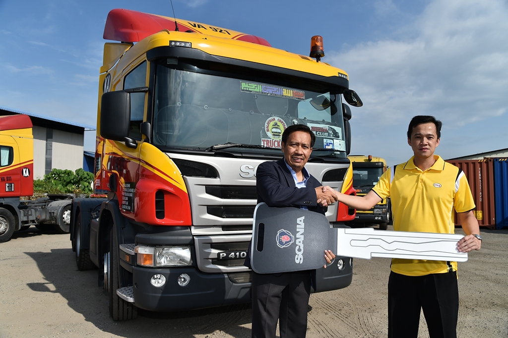 Motoring-Malaysia: Truck News: Viva Haulage Sdn Bhd gets ...