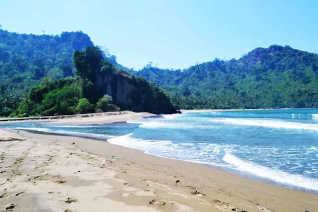 pantai sipelot tirtoyudo malang